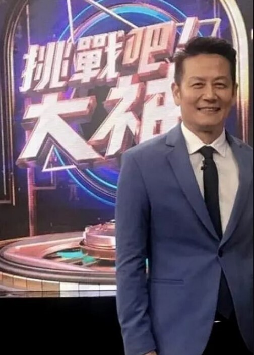 小萝莉少女玩炮机被大鸡巴玩坏了爽到潮喷抽搐 - 魔气影视