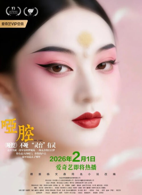 洗澡偷拍趁表妹洗头时候眼睛无法睁开的时候偷拍她洗澡可能女人第六感觉察觉到了表妹问谁在外面 - 魔气影视